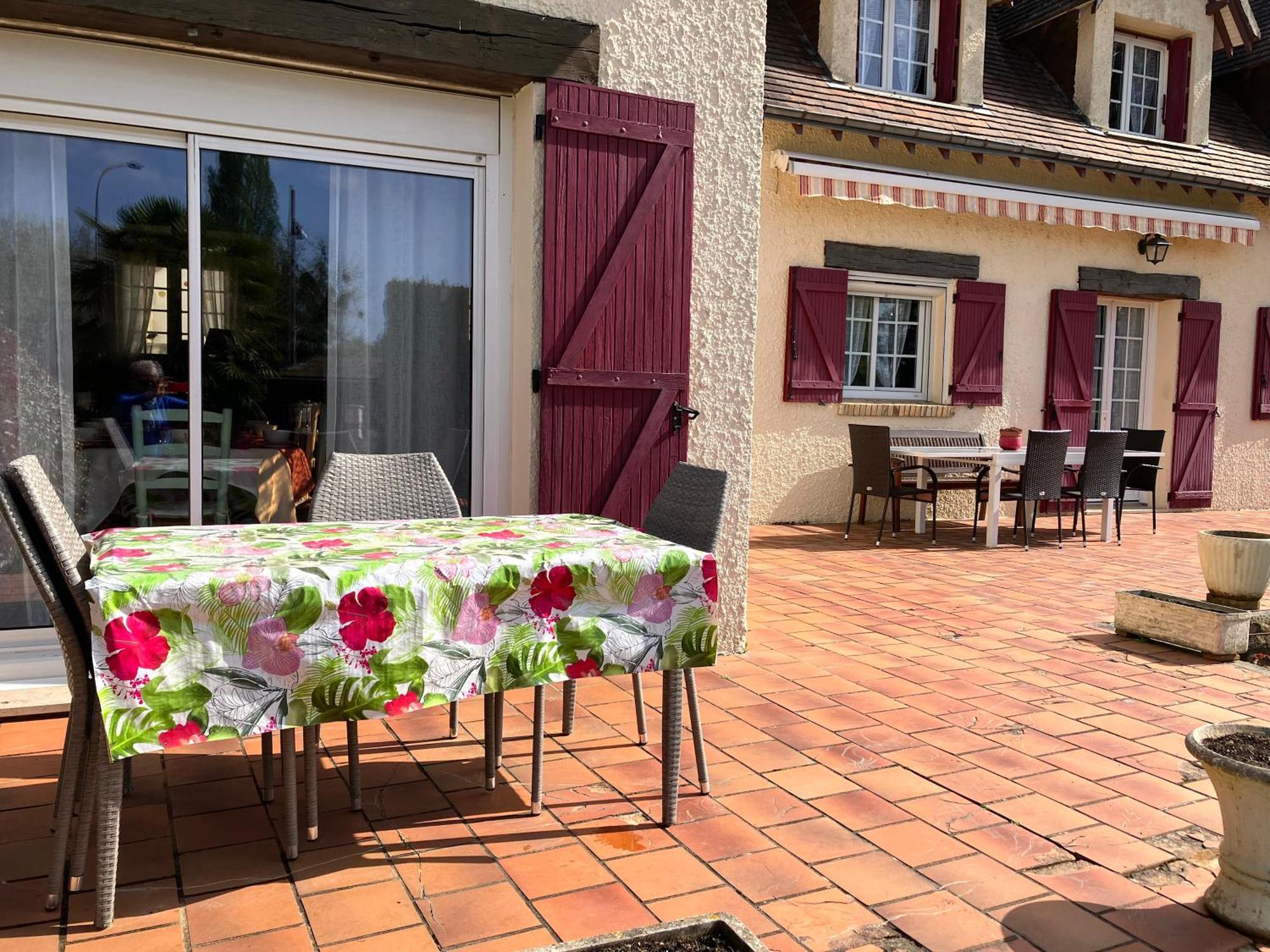 谢尔河畔努瓦耶 La Noisetiere酒店 外观 照片